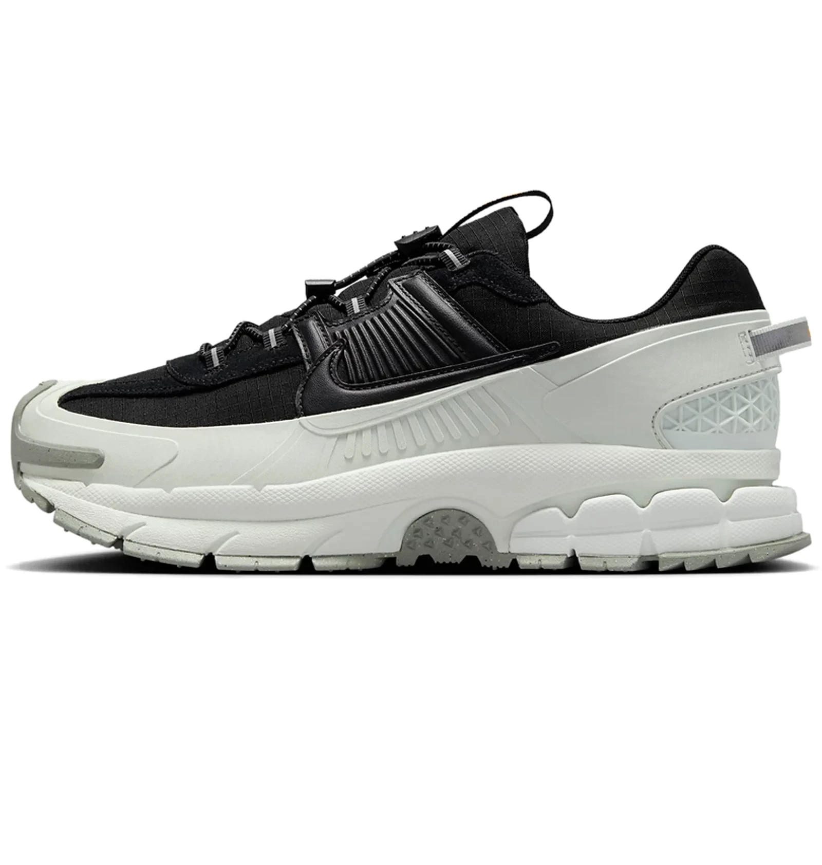 Кросівки чоловічі Nike Zoom Vomero Roam MenS Winterized Shoes White/Black