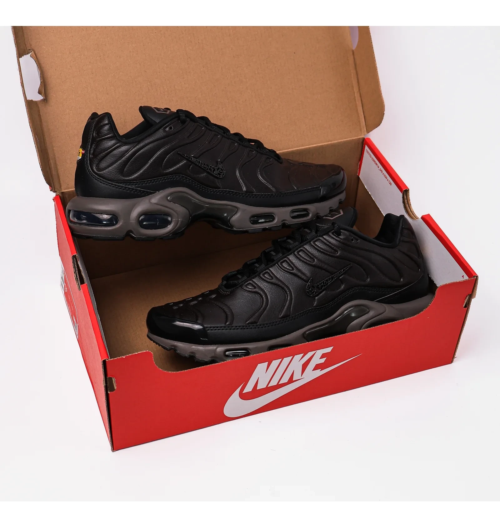 Кросівки чоловічі Nike Air Max Plus Paris Lifestyle Shoe Black 2