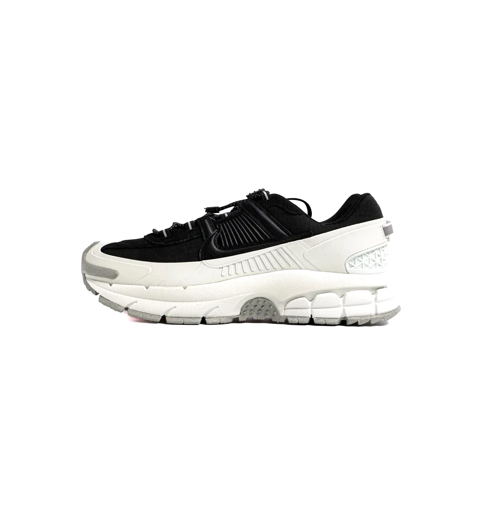 Кросівки чоловічі Nike Zoom Vomero Roam MenS Winterized Shoes White/Black 3