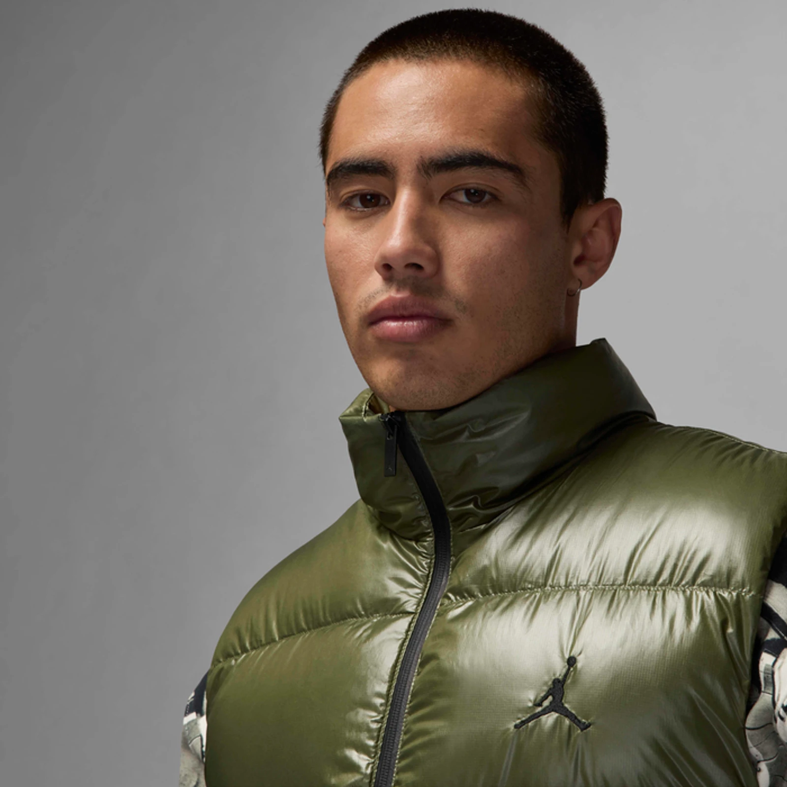 Жилетка чоловіча Air Jordan Flight Down Vest, оливкова 3