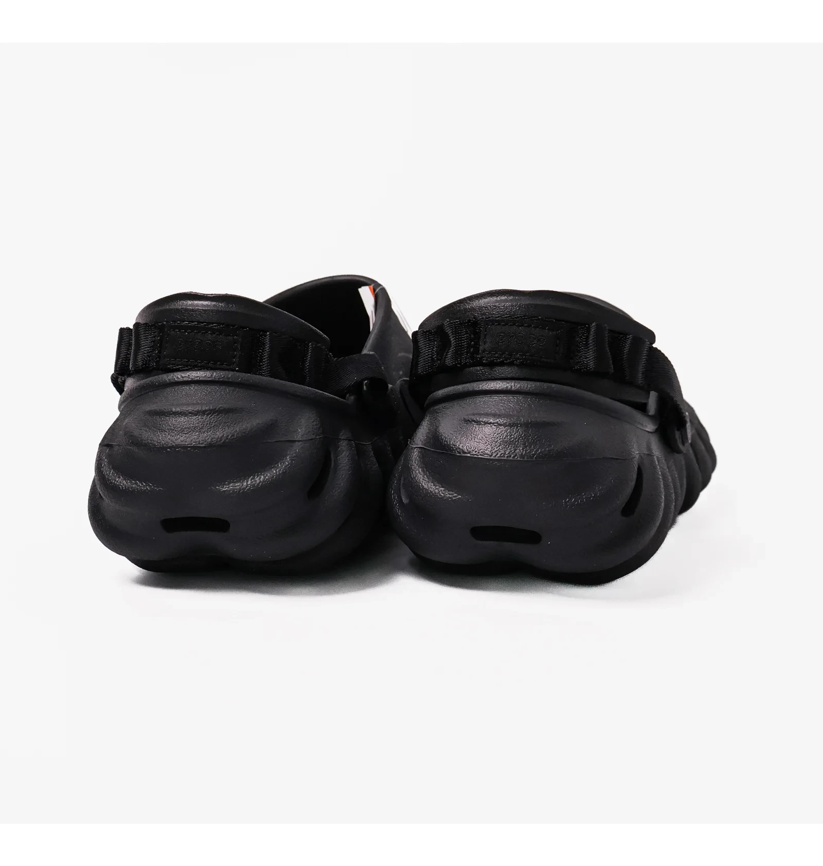 Тапочки унісекс CROCS Echo Clog Shoes Black 4