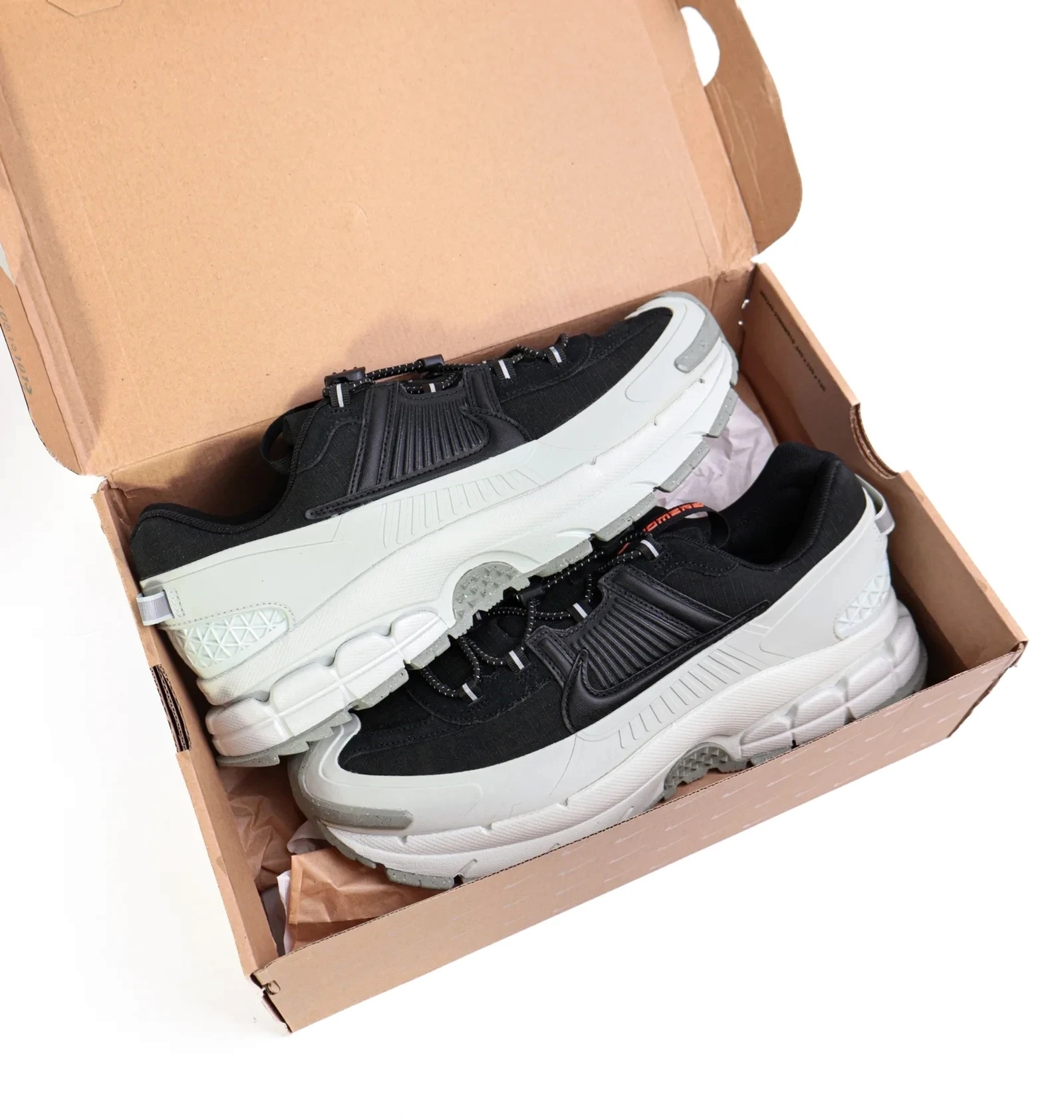 Кросівки чоловічі Nike Zoom Vomero Roam MenS Winterized Shoes White/Black 2