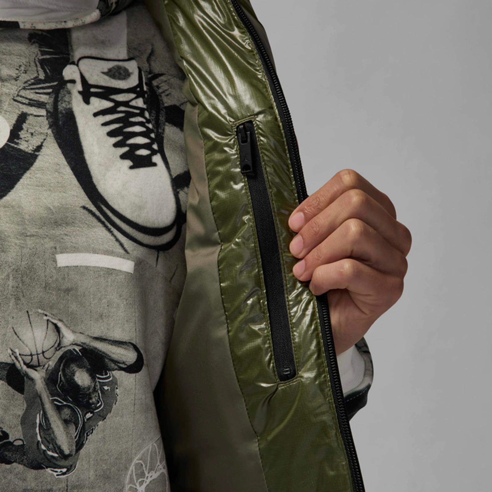 Жилетка чоловіча Air Jordan Flight Down Vest, оливкова 7